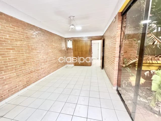 Casa en Esquina de 3 Pisos en Barrio Obrero V144, foto 3