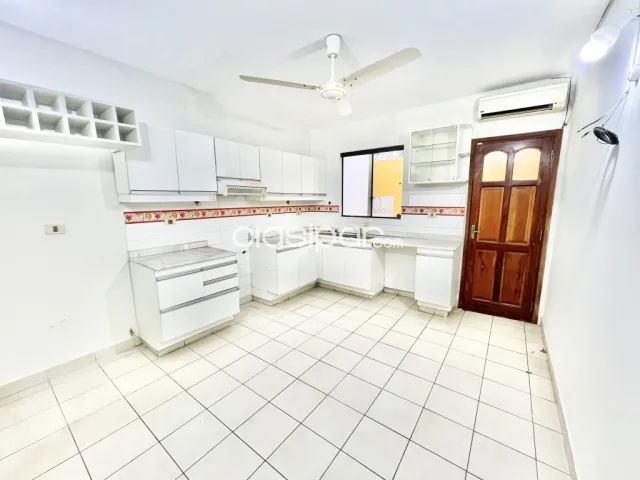 Casa en Esquina de 3 Pisos en Barrio Obrero V144, foto 4