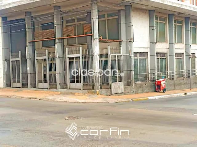Local comercial increíble, de 700m2 distribuidos en 3 niveles, sobre colon esq. Oliva — foto 3
