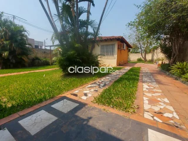 Casa con amplio patio en Luque. Barrio primavera, foto 3