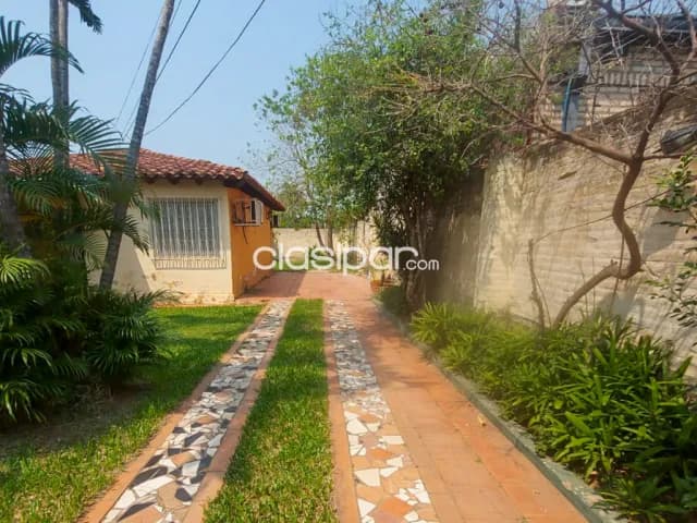 Casa con amplio patio en Luque. Barrio primavera, foto 5