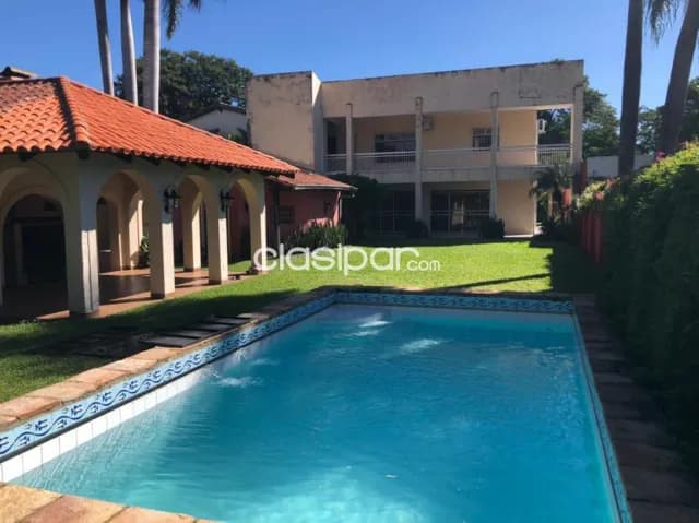 Z/ club centenario: Amplia residencia, 5 dormitorios, escritorio, amplio jardín, piscina — foto 3