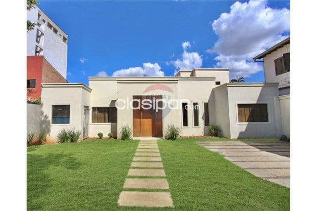 Hermosa y lujosa residencia en villamorra