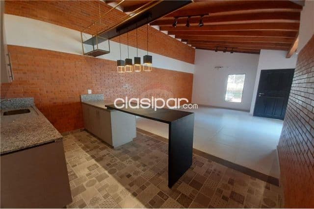 Vende duplex en Luque