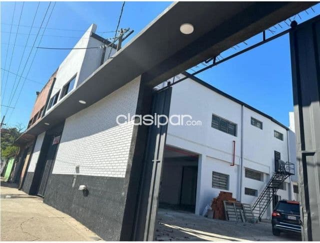 Z/ mercado 4 – pettirossi: Importante depósito, 1.400 m2, 10 garajes, 15.000.000 gs, foto 1