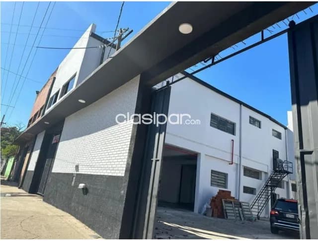 Z/ mercado 4 – pettirossi: Importante depósito, 1.400 m2, 10 garajes, 15.000.000 gs, foto 2