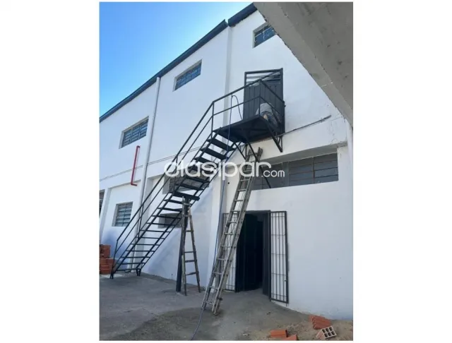 Z/ mercado 4 – pettirossi: Importante depósito, 1.400 m2, 10 garajes, 15.000.000 gs, foto 4