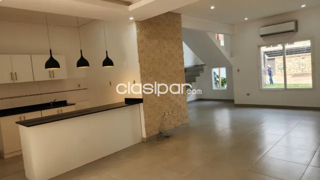 Duplex de 3 habitaciones con piscina, Tercer Barrio, Luque — foto 3