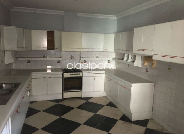 Inmueble sobre Avenida España 690 m2 Zona Hospital Italiano 30 m de frente