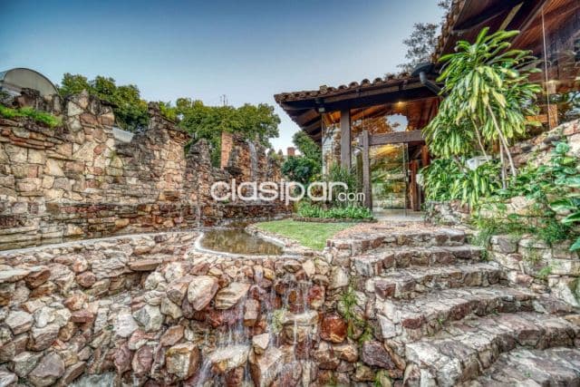 Hermosa residencia de 1580m2 en barrio Carmelitas