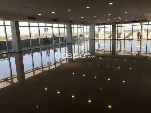 Oficina Corporativa 117m2 en el Edificio Sky Center, Bo. Villa Morra