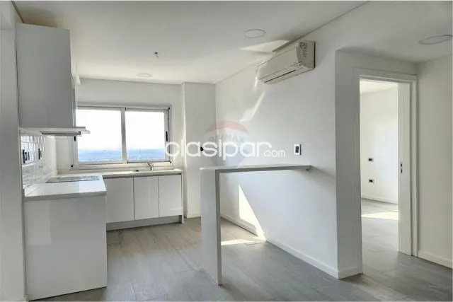 EN VENTA! Amplio departamento de 72 m2 propios en el 10° piso con una cochera, en el reci, foto 3