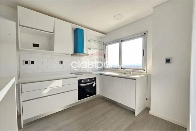 EN VENTA! Amplio departamento de 72 m2 propios en el 10° piso con una cochera, en el reci, foto 4