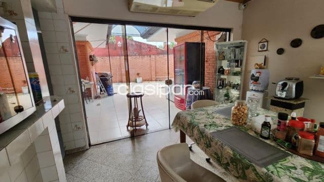 Casa en alquiler toda en planta baja - zona Hipódromo