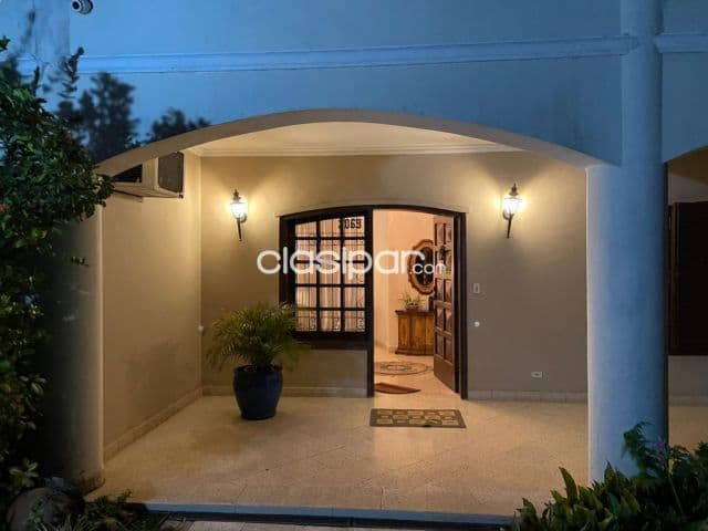 Residencia en Venta en El Mangal 1.100 m2