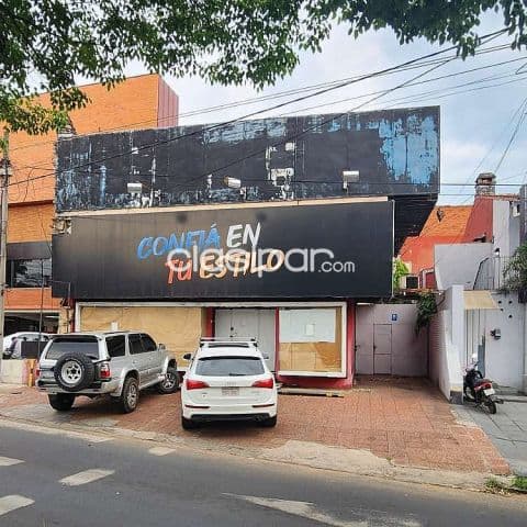 local comercial con Showroom sobre Av. Sacramento — foto 1