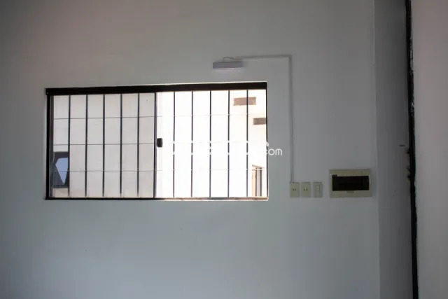 propiedad comercial para depósitos con oficinas y viviendas, foto 4