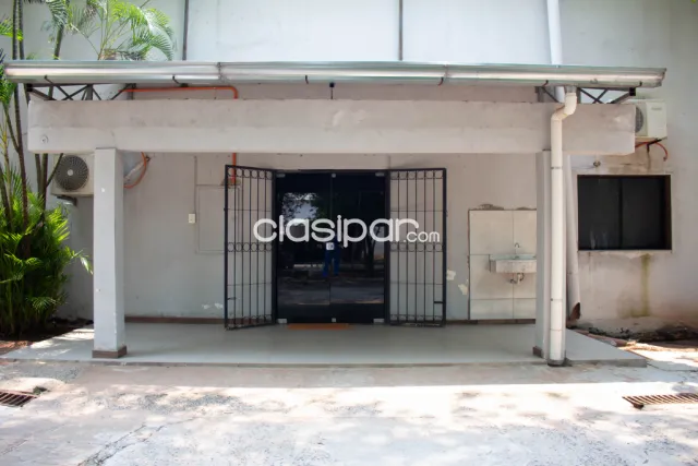propiedad comercial para depósitos con oficinas y viviendas, foto 3