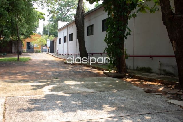 propiedad comercial para depósitos con oficinas y viviendas
