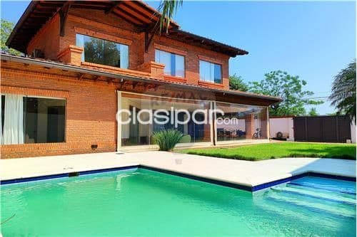 Amplia residencia - fdo zona norte!!
