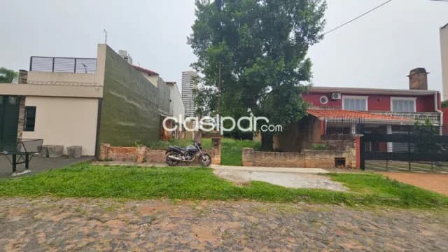 Usd. 290.000.- Terreno en Barrio Ycua Sati Medidas: 12 metros de frente sobre la calle Br — foto 3