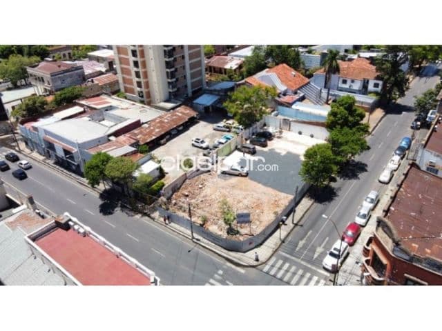 O alquilo terreno de 700 m2 en el centro de asuncion
