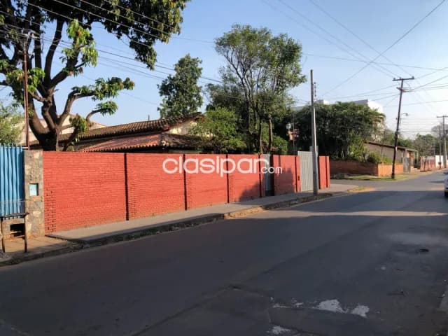 Amplia casa en venta en esquina céntrica de San Lorenzo!, foto 3