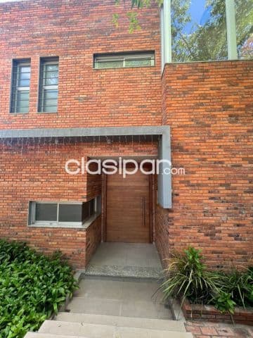 EN VENTA - Hermosa casa de 3 dormitorios en suite zona UCA