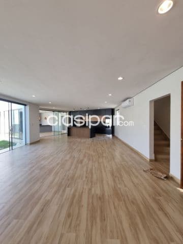 Bellísima Casa de 3 Suites a Estrenar en el Barrio Madame Lynch-CLHO568985