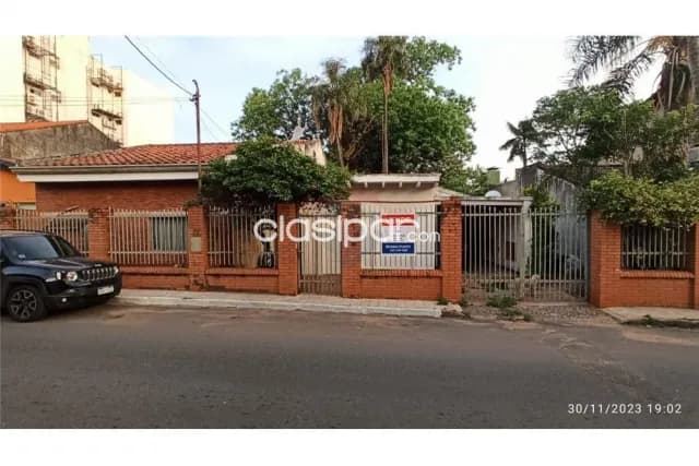 Terreno749 m2 c/casa a demoler en Villa Morra s/asfaltada malutin e/bertoni y sucre — foto 2