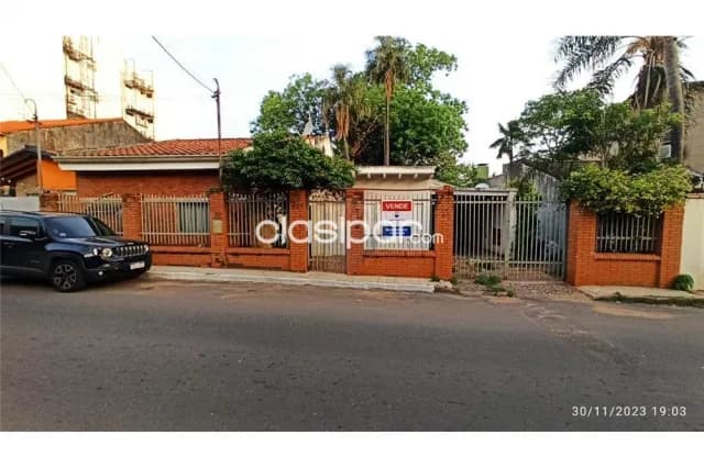 Terreno749 m2 c/casa a demoler en Villa Morra s/asfaltada malutin e/bertoni y sucre — foto 5