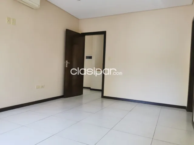 Colinas del yacht y golf club – lambare: Elegante, 3 suites, amplia, galeria, parrilla, foto 4