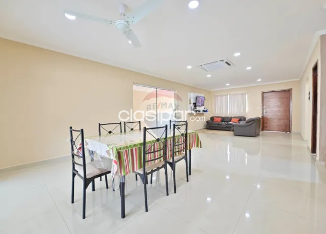 En venta hermosa residencia de estilo minimalista, ubicado en Luque bo. Laurelty!!, foto 5