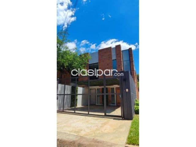 Hermoso Duplex en Luque en esquina