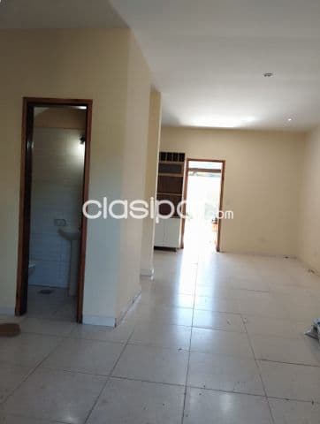 Duplex con piscina sobre carretera de lopez
