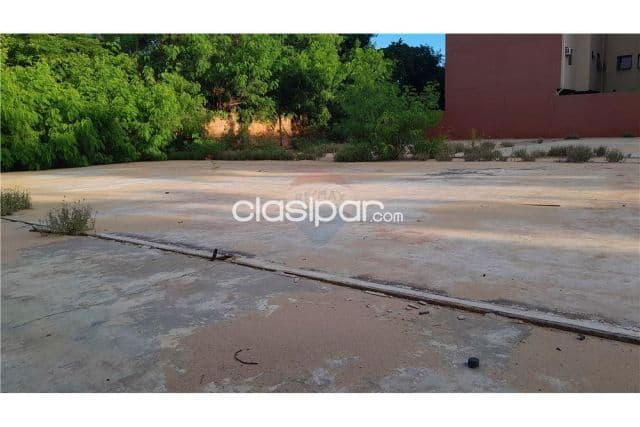 Terreno en villa aurelia a mtrs de mcal lopez sin limite de altura