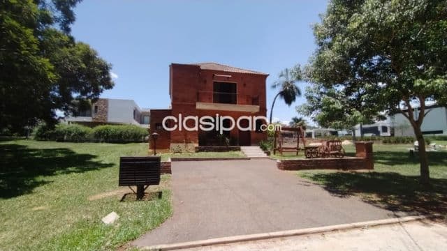 Casa en barrio cerrado en Luque cod 4206