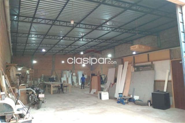 En venta amplio deposito zona ips de Luque
