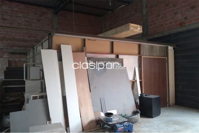 En venta amplio deposito zona ips de Luque — foto 4