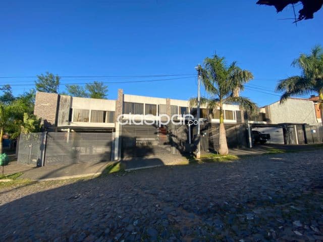 Ykua satí – duplex en venta: 3 dormitorios, jardín, piscina, 250.000 usd usd