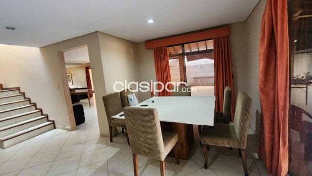 Casa de 4 Dormitorios en el Barrio Salvador del Mundo - CLHO5812452