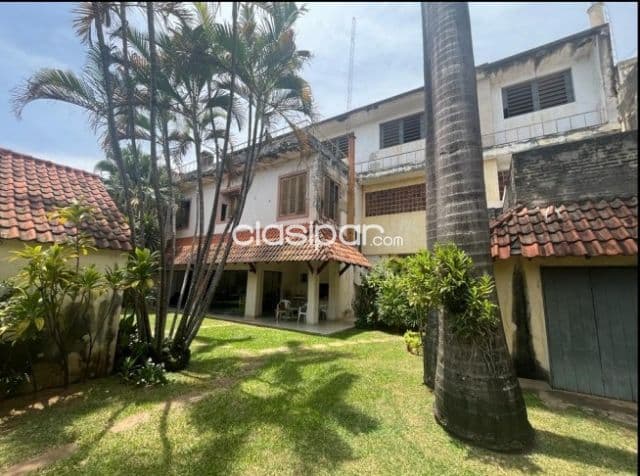 Propiedad de 2.162 m2 en el Barrio Mariscal López - CLLA5817724