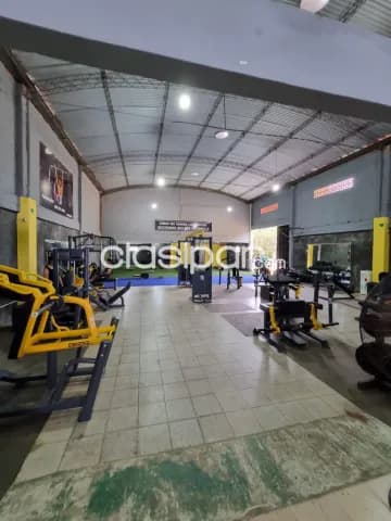 Tinglado con un departamento de 3 dormitorios en Luque — foto 4