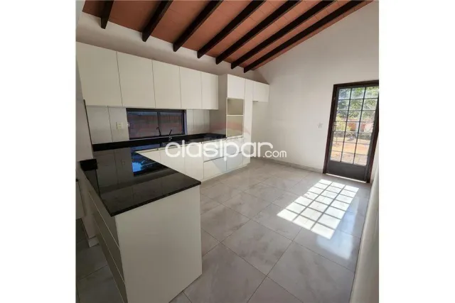 Hermosa casa de 2 habitaciones en Mora Cue, foto 2