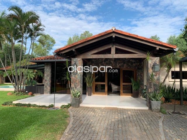 En venta hermosa residencia en el bo. Cerrado surubi i de m. R. Alonso !!