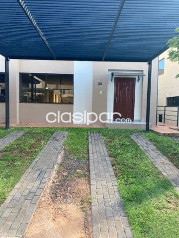 Casa en Luque en Condominio Boulevard Los Jardines