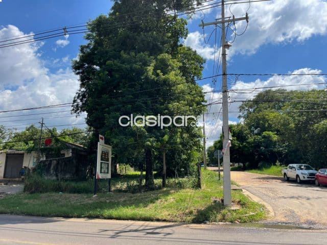 Terreno sobre la Avda Laguna Grande (Fernando de la Mora zona norte)