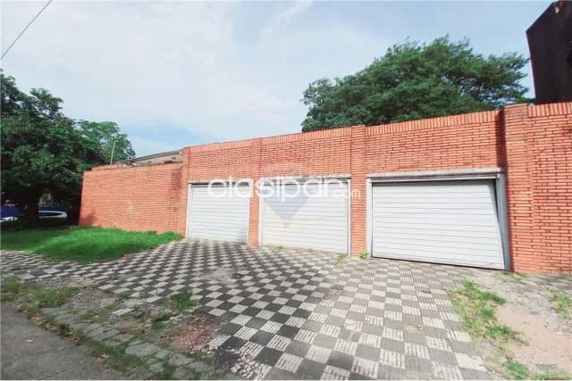 Terreno de 902 m2 en sajonia con 2 edificaciones a refaccionar o demoler y una casa, foto 3