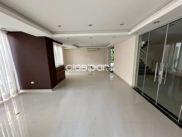 Mburucuyá: Lujosa residencia minimalista, 600 m2, 4suites, escritorio, buen jardín, foto 5