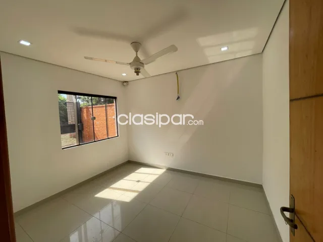Casa semi nueva de 3 dormitorios laurelty-Luque zona municipalidad de Luque, foto 5